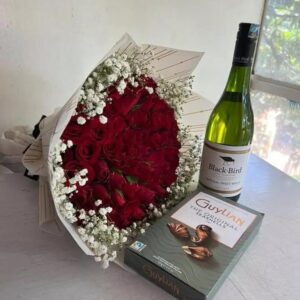 GUYLIAN, BLACK BIRD AND RED ROSES