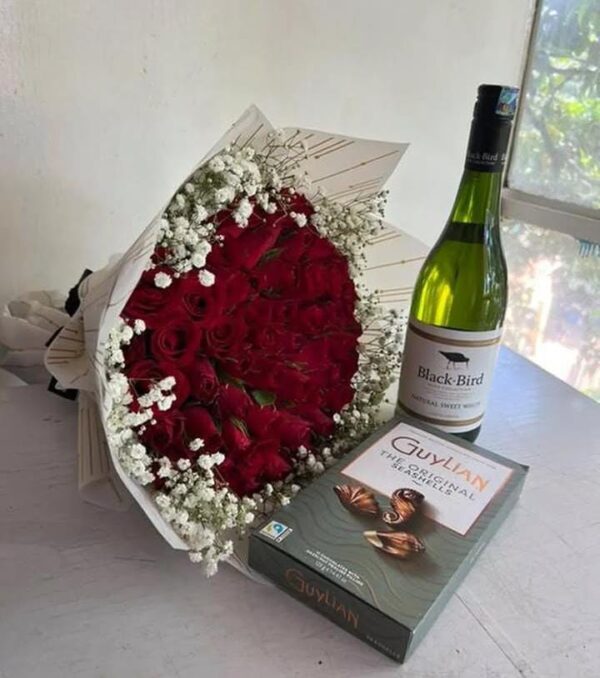 GUYLIAN, BLACK BIRD AND RED ROSES