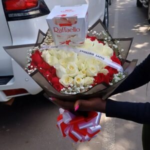 TIED ROSES WITH RAFFAELLO