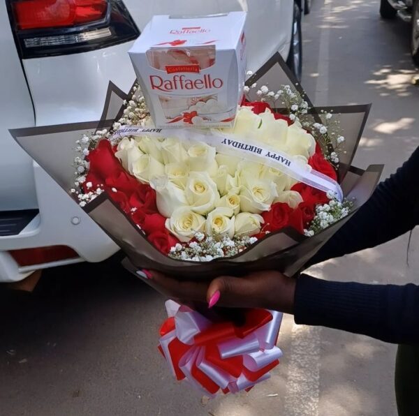 TIED ROSES WITH RAFFAELLO