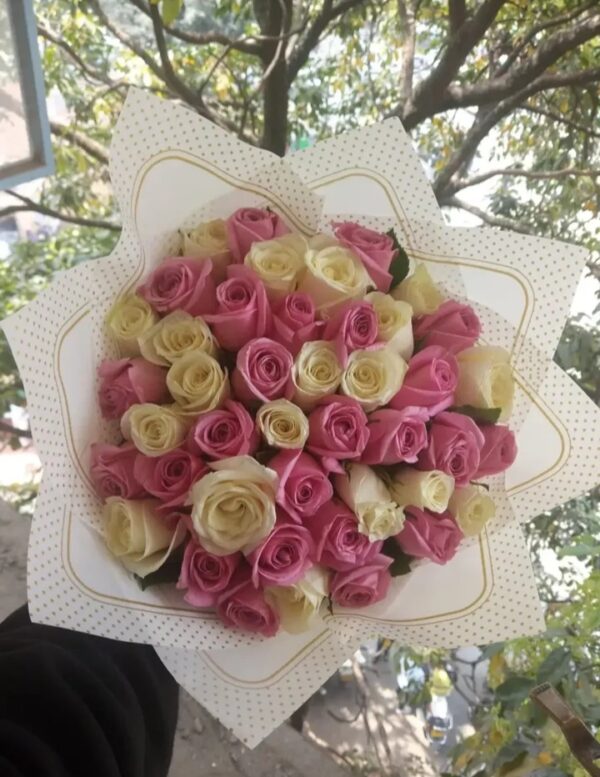 40 WHITE AND PINK ROSES