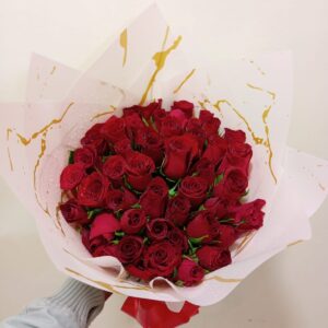 40 RED PETALS
