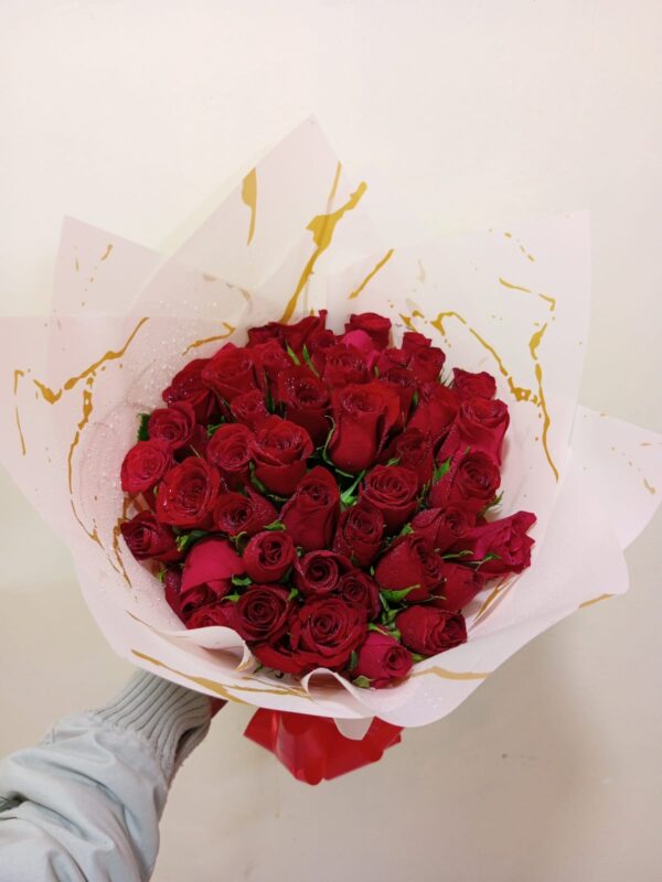 40 RED PETALS
