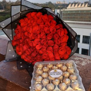 100 ROSES WITH 24 PIECES OF FERRERO